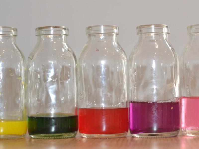 Make a glass Bottle Xylophone - Outschool - 10 mind-blowing science experiments to try with your kids